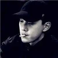 爱好锻炼的男人最有魅力了,带棒球帽的男生头像