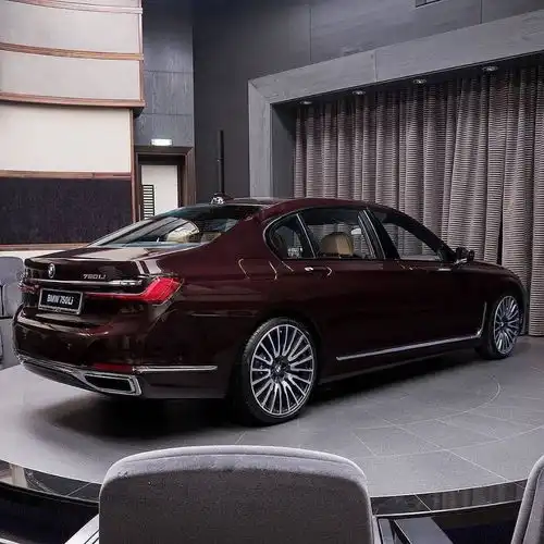 最霸气的全新宝马7系18寸轮毂超长轴距,气场不输新款奥迪a8