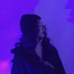 女生头像紫色系嬉皮