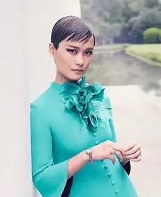 这些年,李宇春穿过的gucci