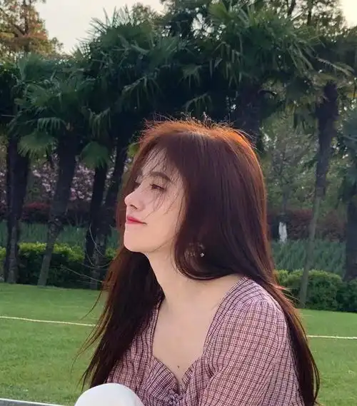 鞠婧祎初夏晒美图,这气质太唯美清纯了吧不愧是四千年美女