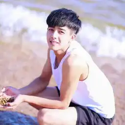 有没有人知道这人叫什么啊糖堆里面看到的图片,想搜搜他其他的图片源自糖堆你男票的头像被我承