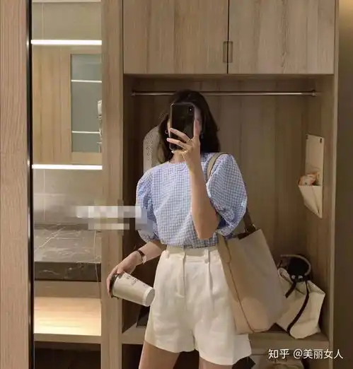 白色短裤配什么颜色上衣好看图片