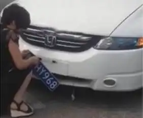 不可思议这些人开车时把交警都看呆了