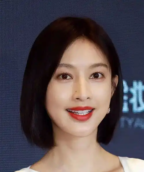 2018流行明星短发发型,周迅靠它重返二十二岁