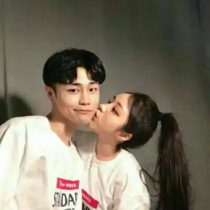 qq个性情侣头像亲吻一对,做你最爱甜蜜的人