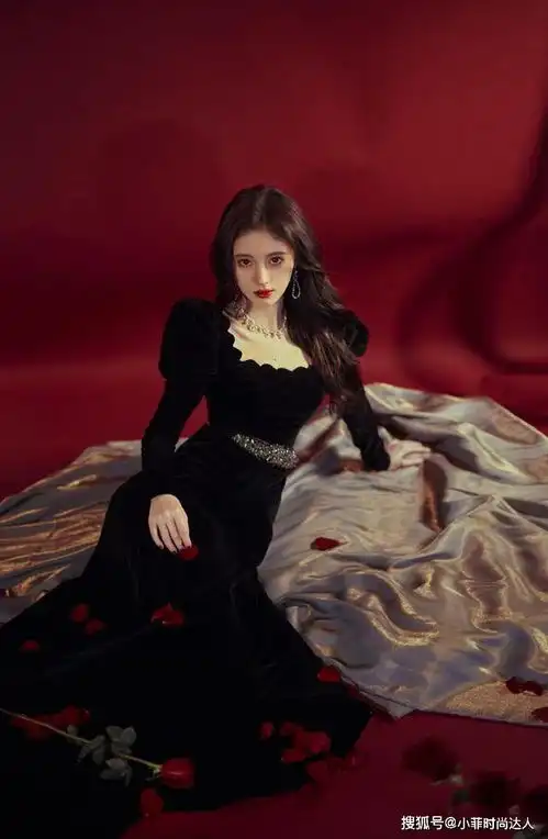 好绝一美女鞠婧祎穿蓝色丝绒裙惊艳,漫画脸穿啥都是小仙女