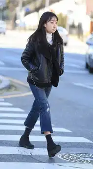 教你如何晋升为韩剧男女主角韩国女生把大衣穿的时髦又性感的秘诀,这期街拍告诉你