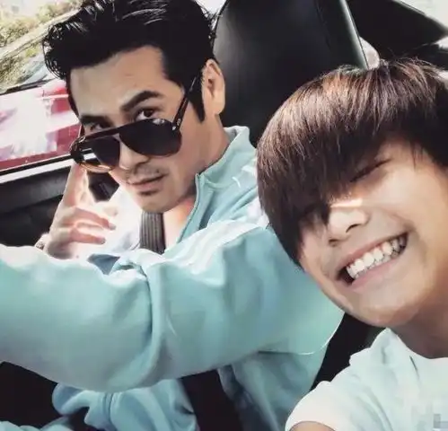 曹格晒joe近照,12岁已长小胡子,撞脸易烊千玺颜值高