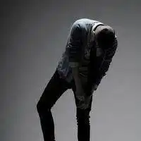 qq头像卡通男生伤心背影