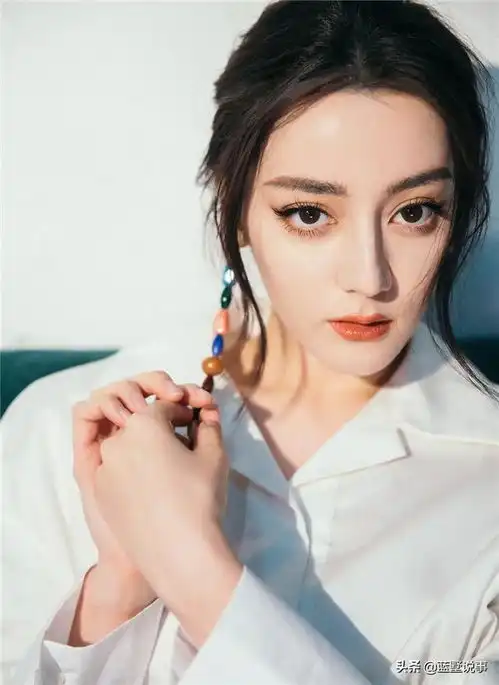 戏外的迪丽热巴,别样的美丽