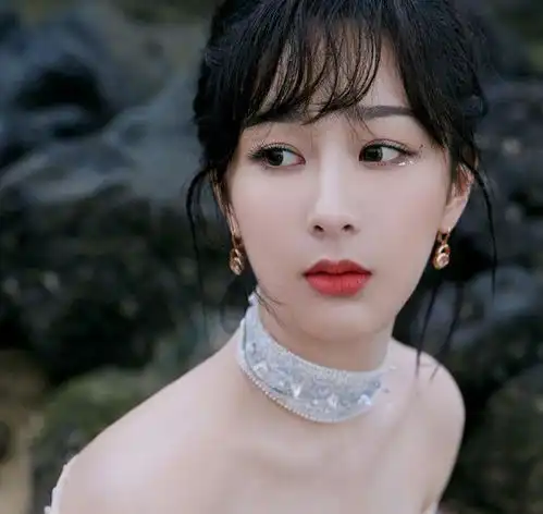 杨紫试图营销美女路线,放出路透图以此掩盖之前的撕番事件