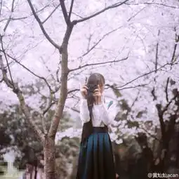 武大校花黄灿灿被baby喊女神与男友激吻照曝光