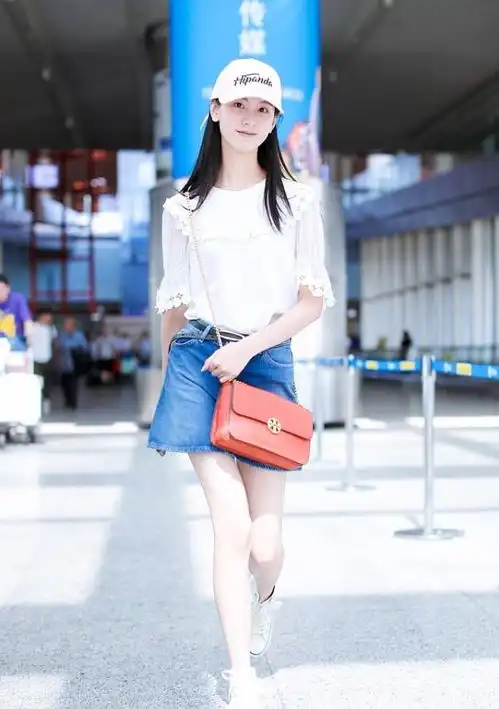 陈都灵的清纯长相刻在了大家心里,温柔风穿搭更是细腻,太青春了
