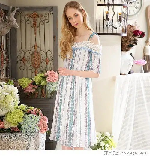 一字领的时尚夏天不可逆转的美丽