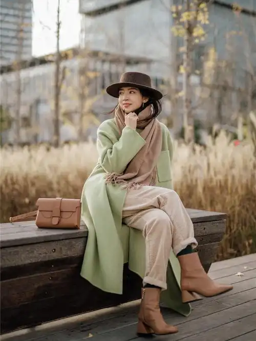 别总是穿阔腿裤了今秋流行这4款裤子,时髦百搭还显瘦