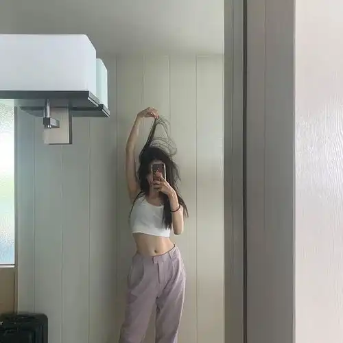 运动风时下正流行jennie杨幂私服都爱它,淑女摇身一变也很酷