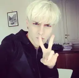 男生头像欧美model白毛