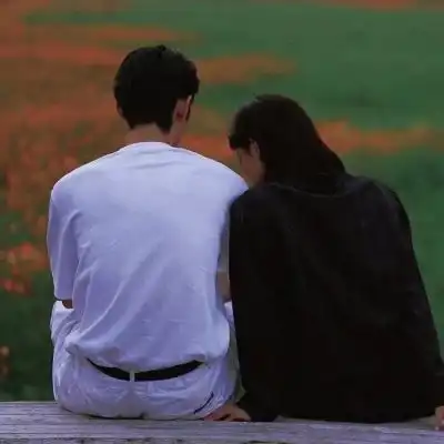 情侣头像把花养在酒瓶里,把你埋情侣头像我要个性网