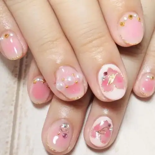 您的好友you发来一条消息请你做美甲,去不去嘛