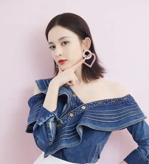 娜扎一袭超短裤颜值重获新生神仙身材让人羡慕,眼神迷离更美了