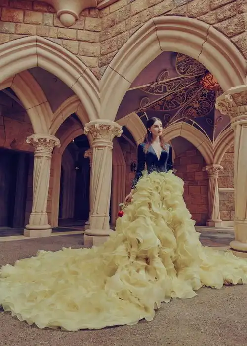 设计全球首个迪斯尼公主婚纱晚装系列kevyiu望女性活出心中的公主