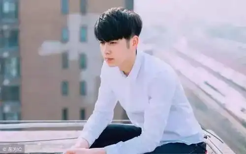 别光迷恋寸头,这3款发型让你更型男