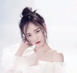 唐嫣化身大总攻,秀香肩仙气逼人