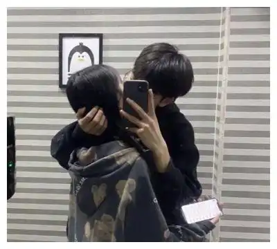 甜腻不露脸情侣头像在遇见你的那一刻,浩瀚众星皆为尘