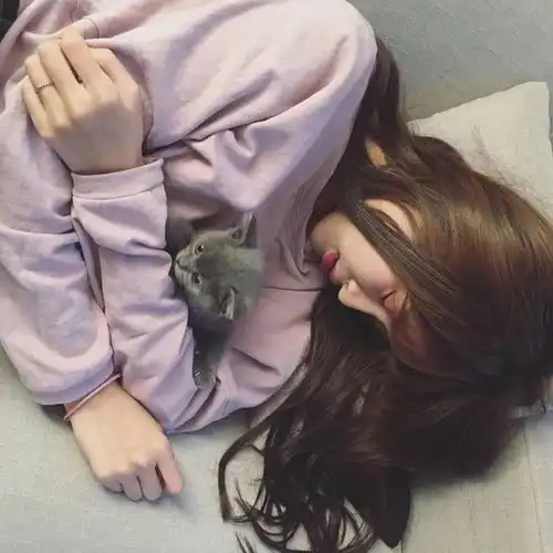 头像个性简约唯美系女生