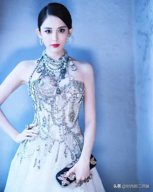 老天鹅周年庆翡翠戒指