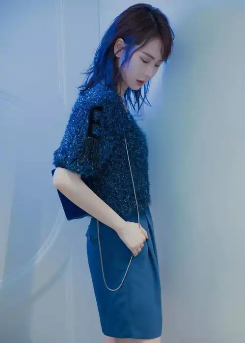 戚哥新发型,拉风减龄还抗寒