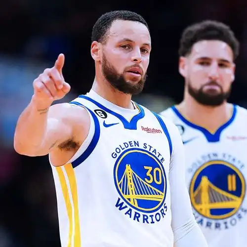 库里可能一年超6000万美元工资他应该为汤普森降薪吗