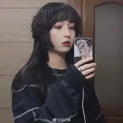 漫画脸酷炫少女火遍抖音,结果腿也是p的