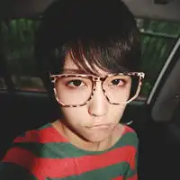 仿佛什么都抓不住时尚帅气男生qq头像