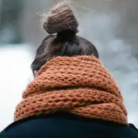 戴围巾女生头像冬天戴围巾的漂亮女生