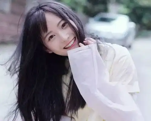 白色唯美系女生头像不露