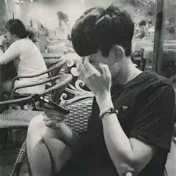 帮忙找找这个的情侣头像