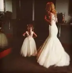 老公看到老婆和情人穿了一样的衣服,竟然忍不住笑