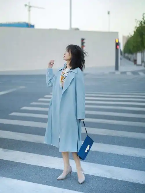 秋冬怎么穿才好看不如试一试粉红色西装外套,甜美又时尚