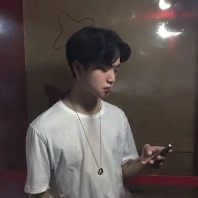 一个人最长的恋爱史就是自恋