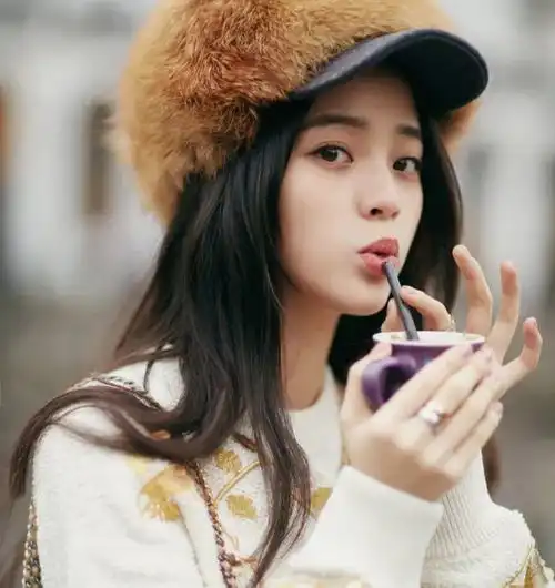 命定口红色,全靠mlbbrlbb唇有姿势