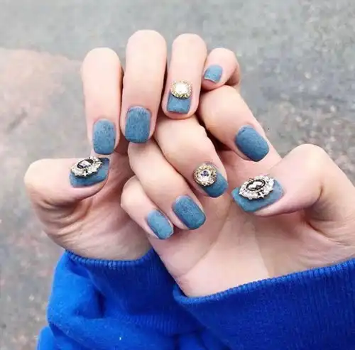 上镜又显白的贵族色好看的蓝色美甲合辑