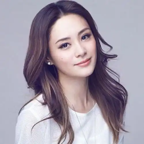 橙色系短发女生头像钟欣