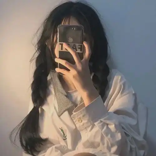 一眼就爱上的女生头像其实我动心了但赶路要紧我没有说.