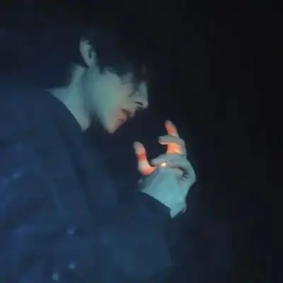 超拽侧脸男生帅气头像,侧脸霸气又酷酷的男生头像