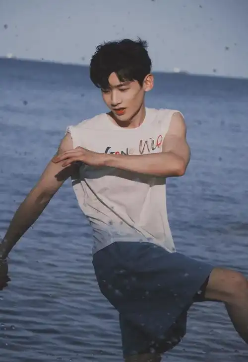 千年男二摇身变成热剧男主的白敬亭人红了,也变了