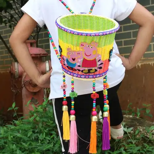 背篓彩色儿童民族风礼品塑料小背篓宝宝小孩云南流苏风铃舞蹈道具