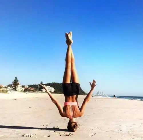 练瑜伽倒置体式,容易忽略的这些细节,你注意到了吗