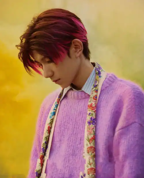 王源秋日大片曝光,复古穿搭重现少年感